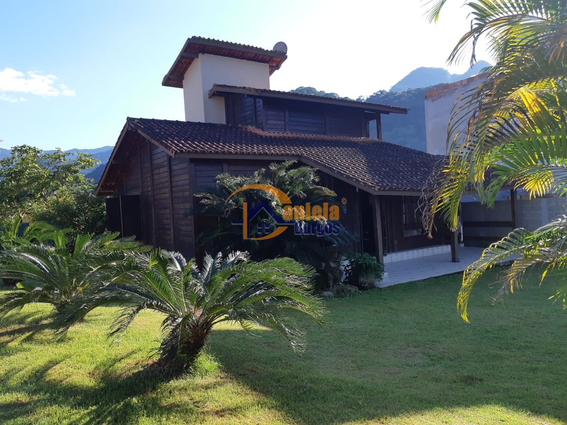 Casa aconchegante em condomínio