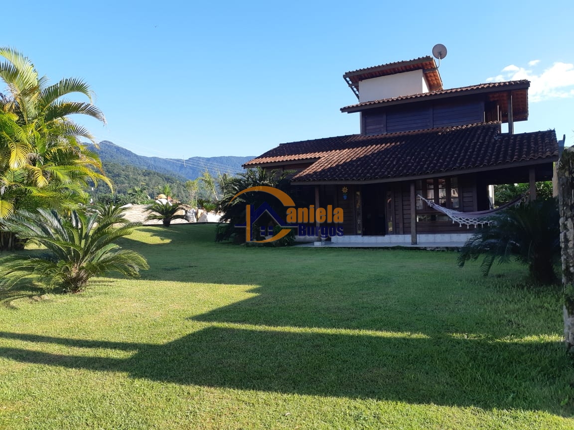 Casa aconchegante em condomínio