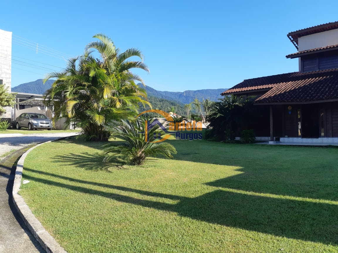 Casa aconchegante em condomínio
